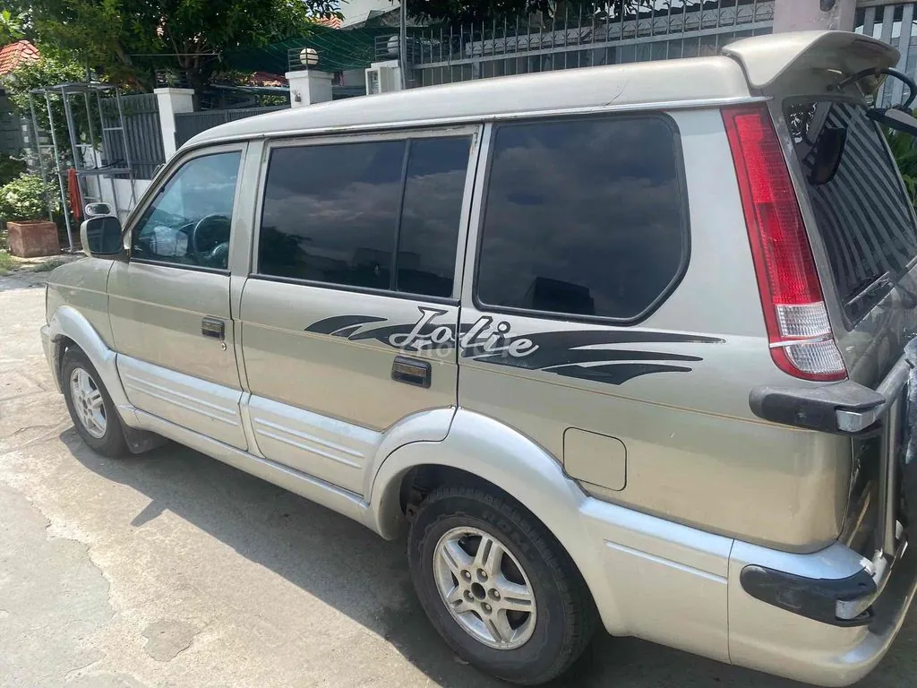 Mitsubishi Jolie 2003 photo 2