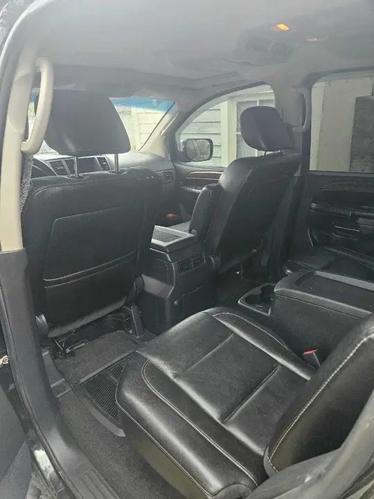Nissan Armada 2011 photo 3