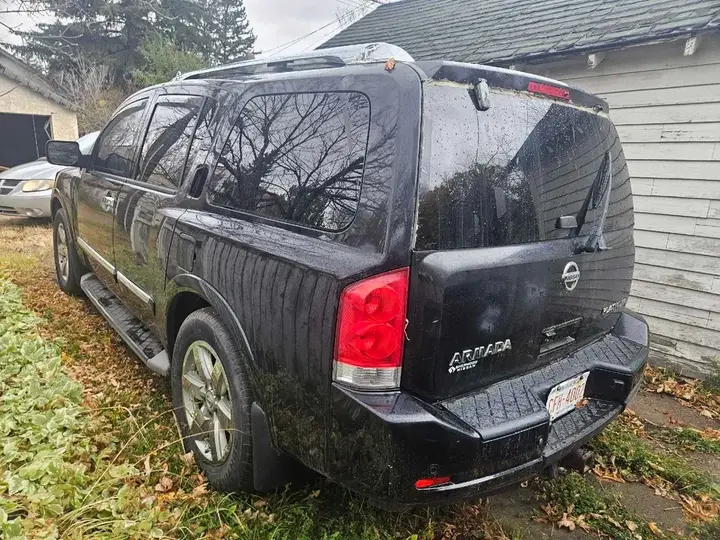 Nissan Armada 2011 photo 2