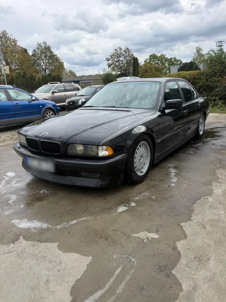 BMW 728I E38