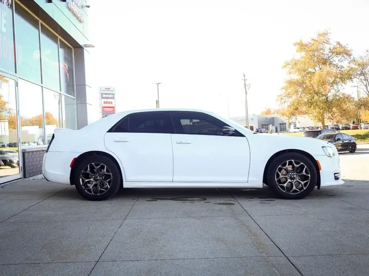 Chrysler 300 2017 photo 5