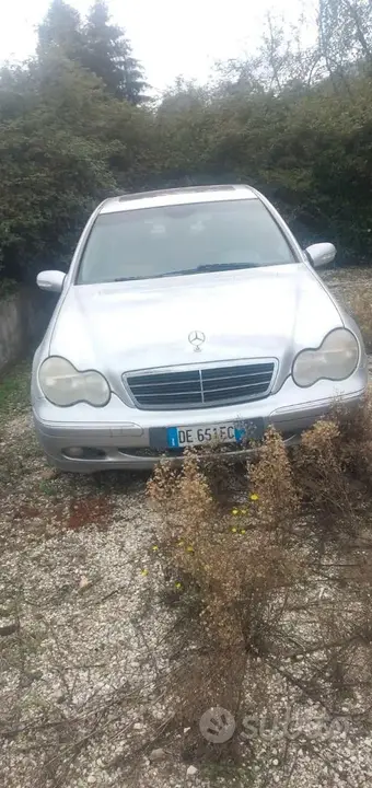 Mercedes-Benz 220 2006 photo 2