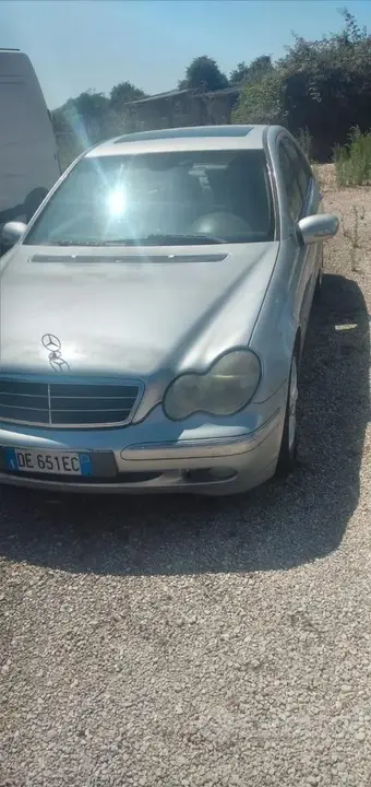 Mercedes-Benz 220 2006 photo 4
