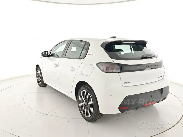 Peugeot 208 2025 photo 3