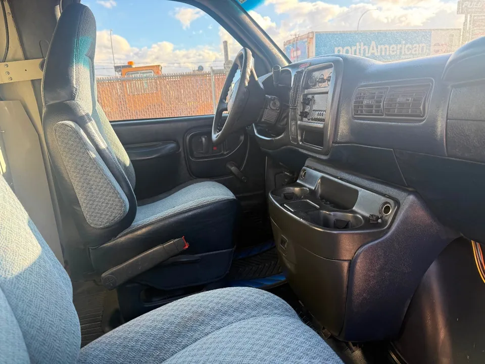 Chevrolet Express 1999 photo 4