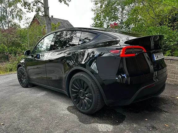 Tesla Model Y 2024 photo 4