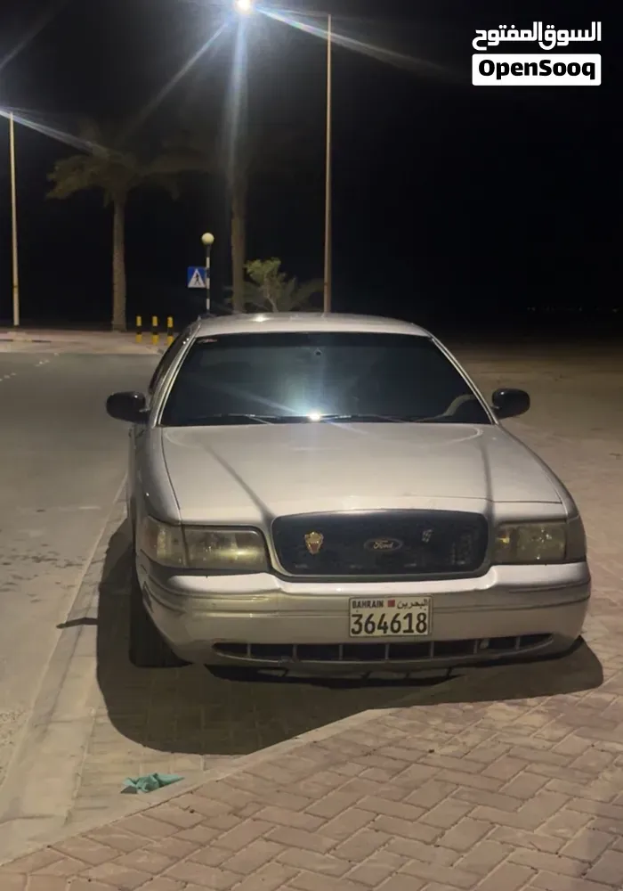 Ford Crown Victoria 2006 photo 3
