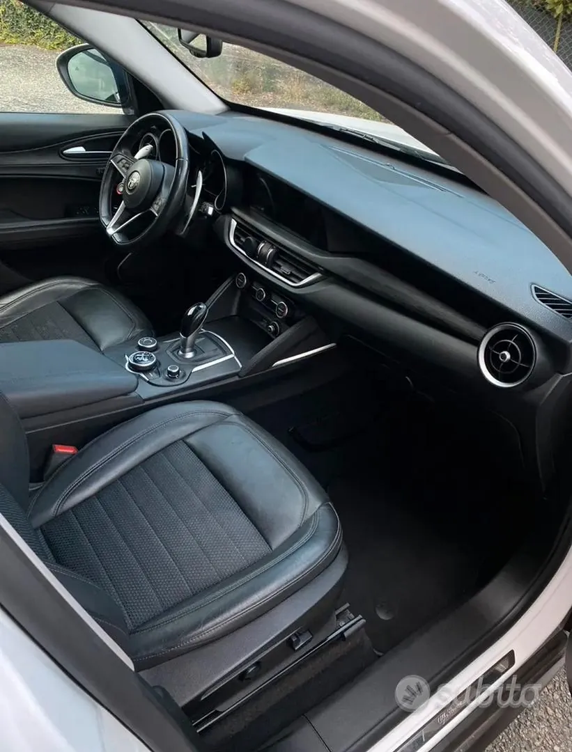Alfa Romeo Stelvio 2017 photo 5