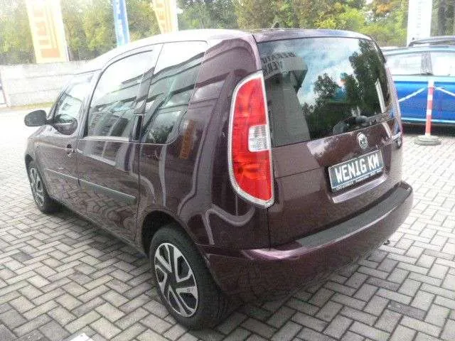 Skoda Roomster 2010 photo 2