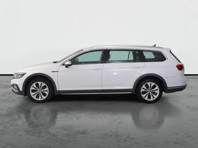 Volkswagen Passat Alltrack 2021 photo 2