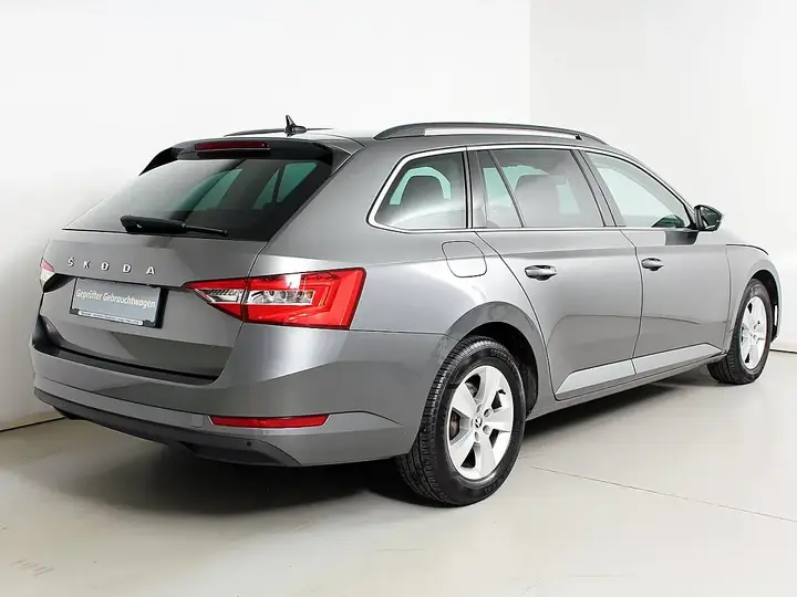 Skoda Superb 2023 photo 2