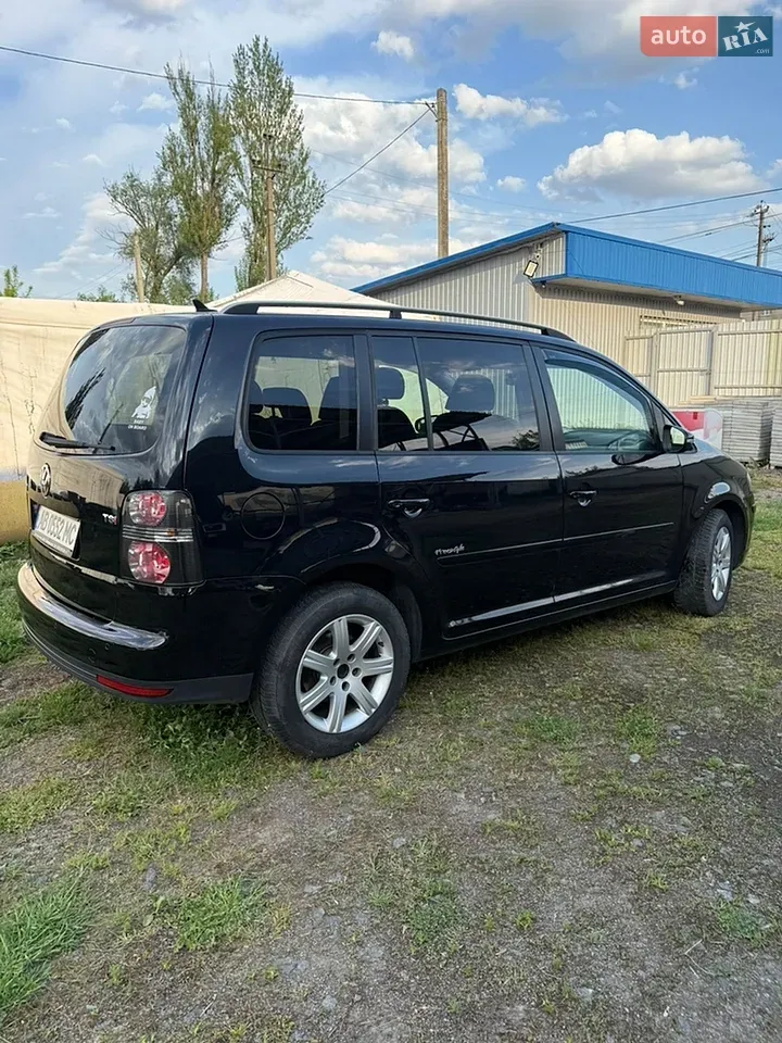 Volkswagen Touran 2010 photo 4