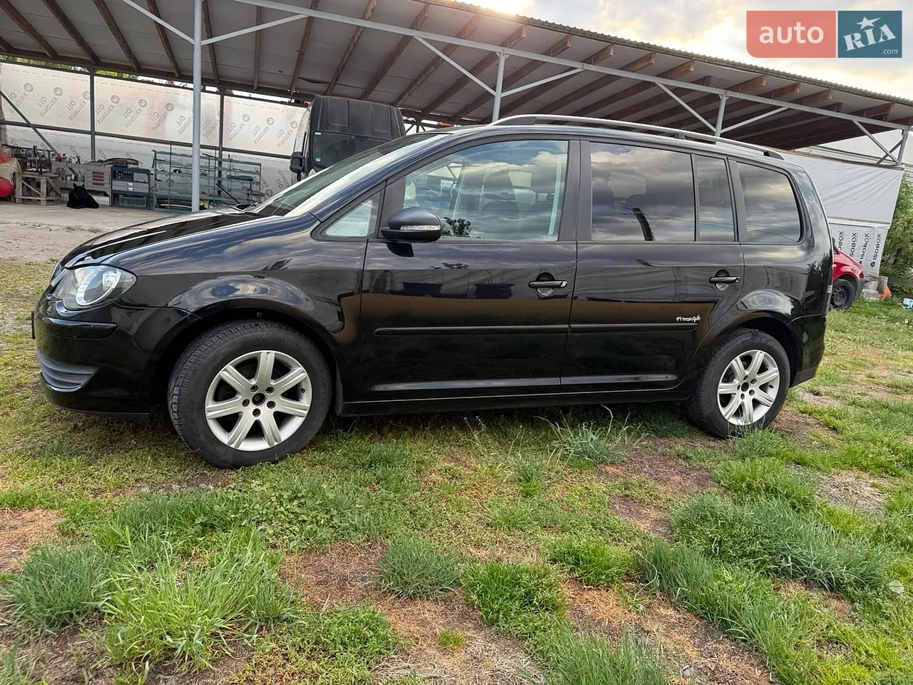 Volkswagen Touran 2010 photo 3