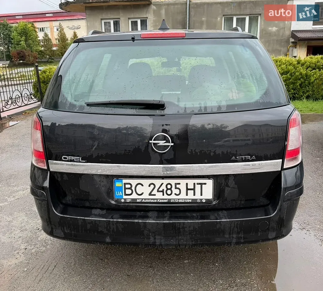Opel Astra 2009 photo 2