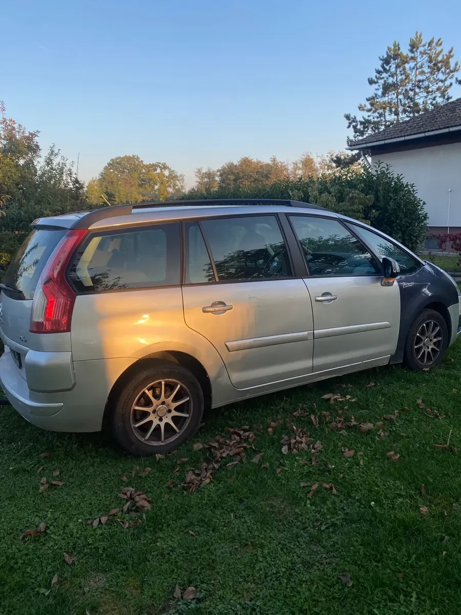 Citroen C4 Picasso 2011 photo 3