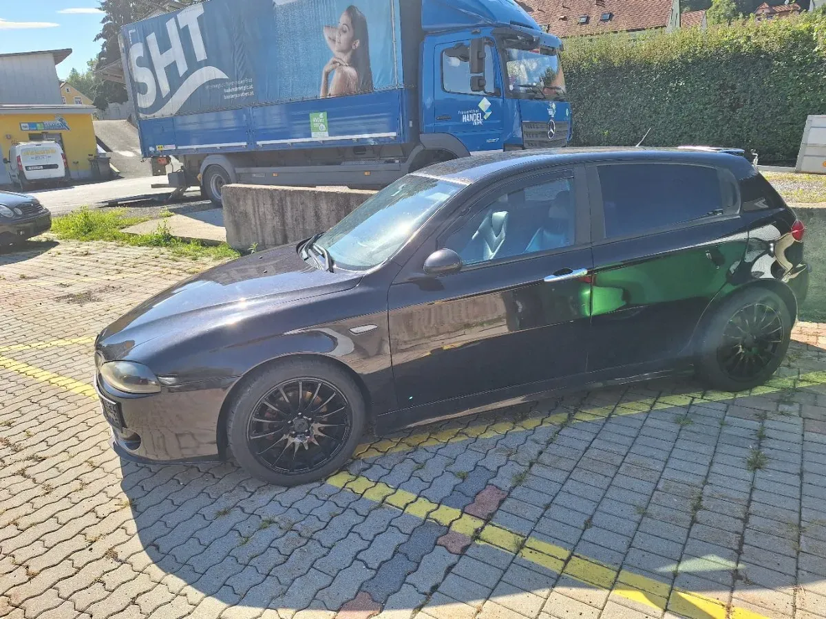 Alfa Romeo 147 2003 photo 3