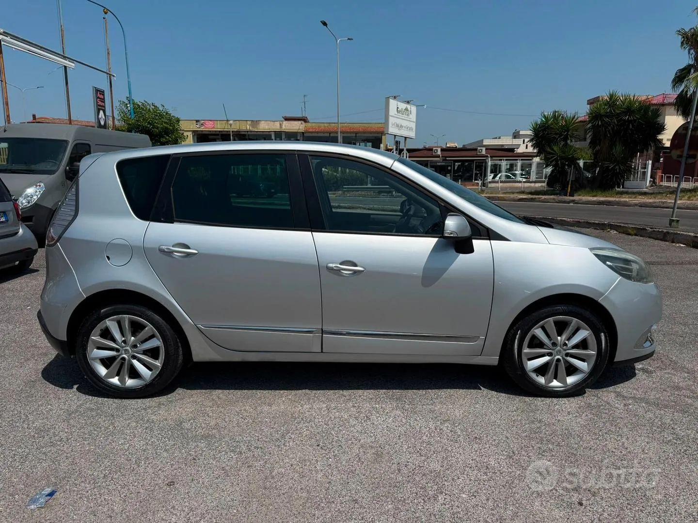 Renault Scenic 2012 photo 4