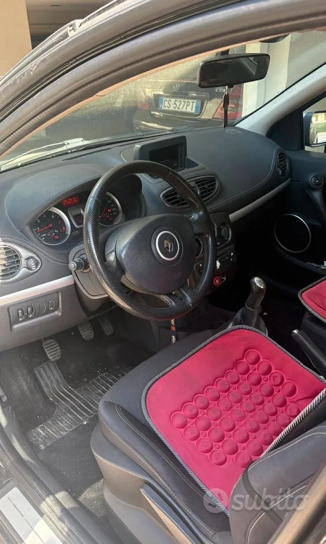Renault Clio 2010 photo 2