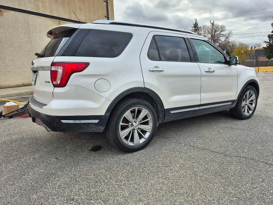 Ford Explorer 2018 photo 2