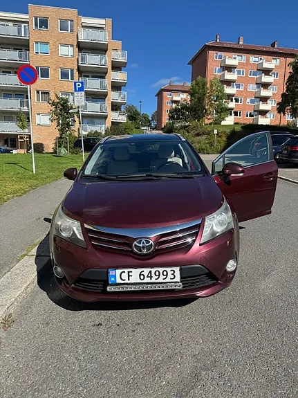 Toyota Avensis 2012 photo 2