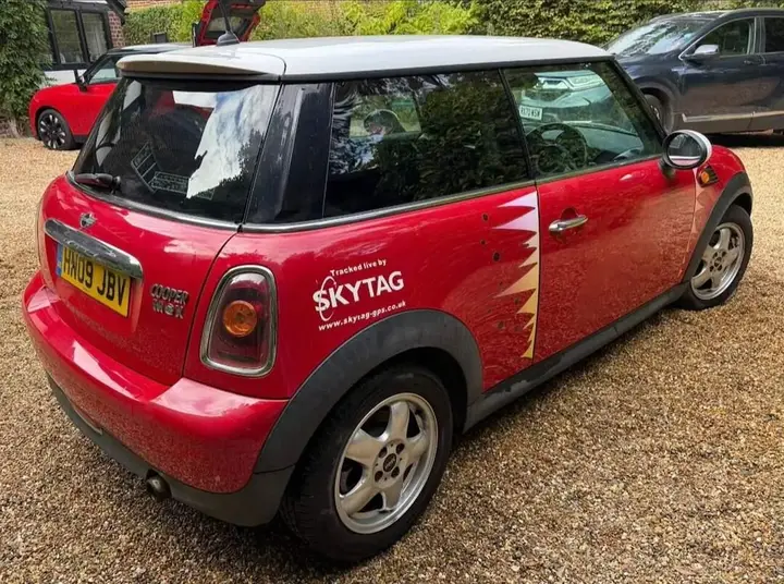 Mini Hatch 2009 photo 2