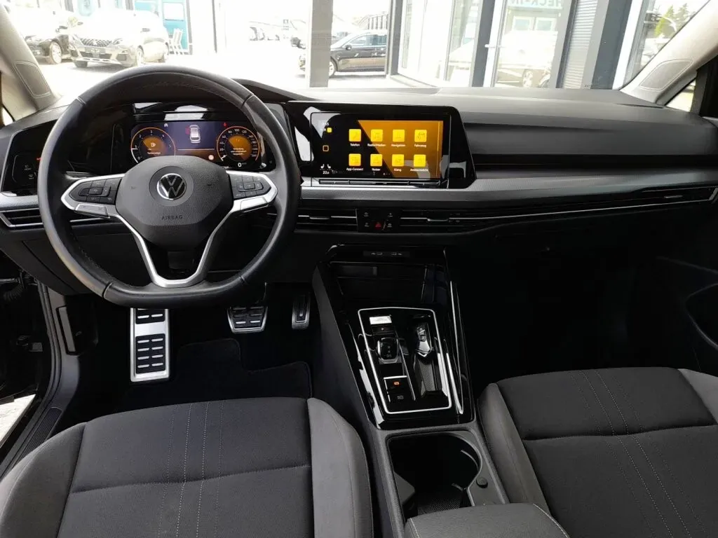 Volkswagen Golf 2023 photo 3