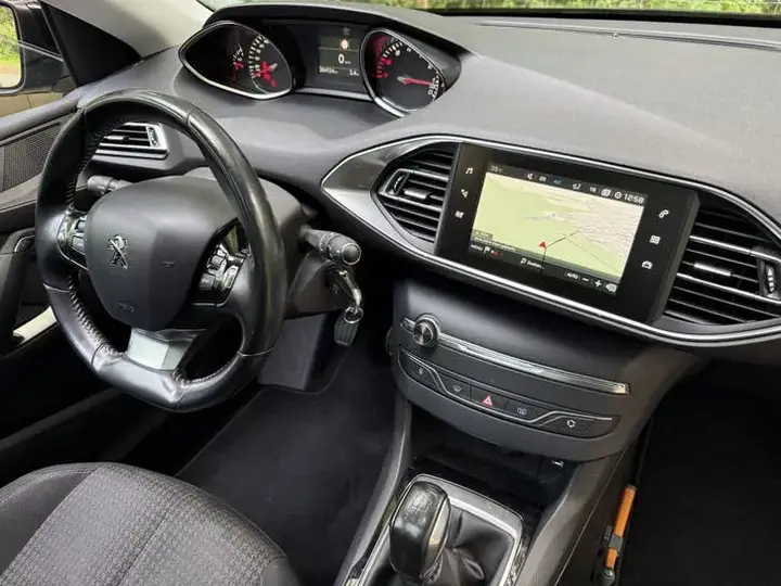 Peugeot 308 2017 photo 2