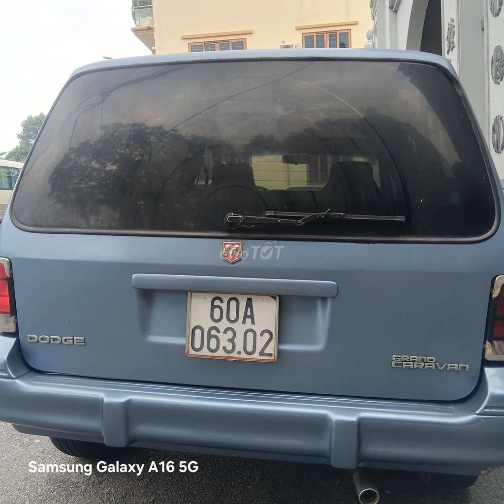 Dodge Grand Caravan 1996 photo 2