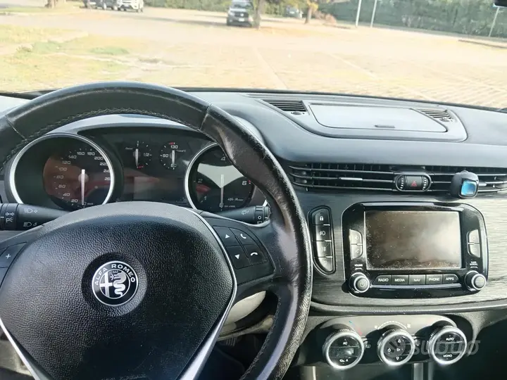 Alfa Romeo Giulietta 2016 photo 5
