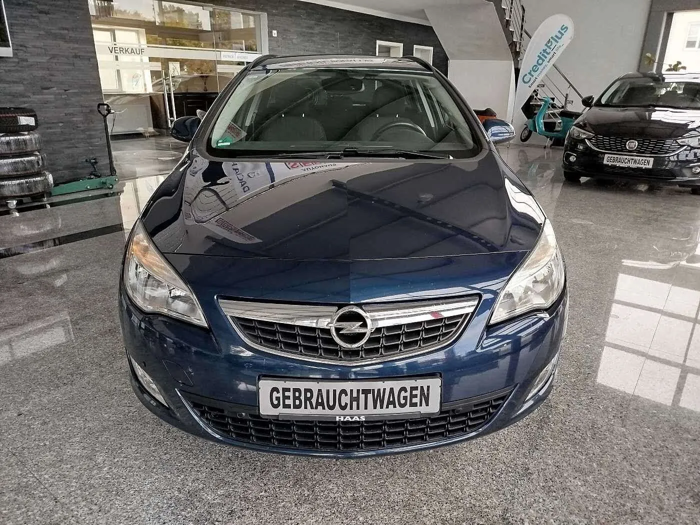 Opel Astra 2012 photo 2