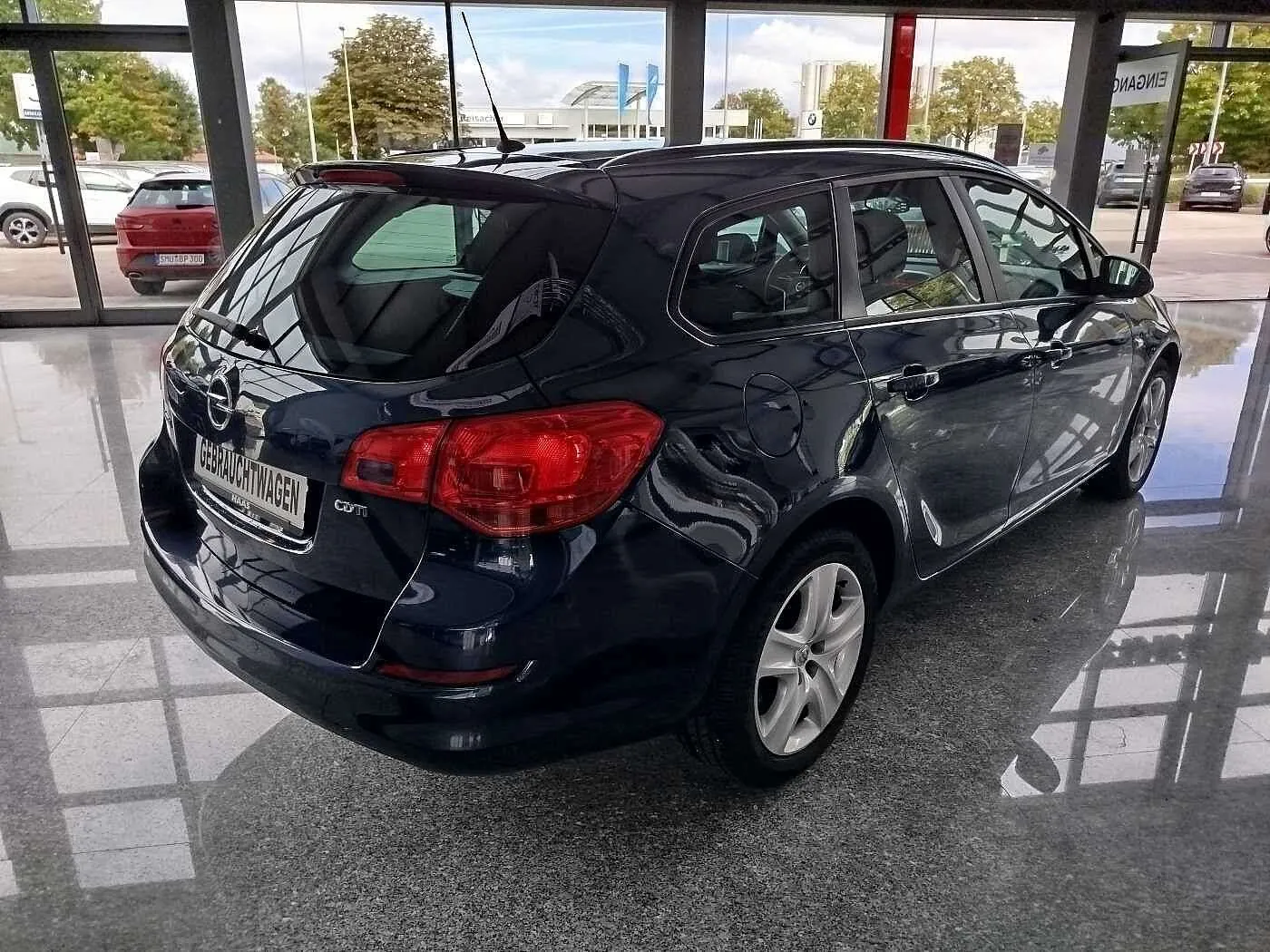 Opel Astra 2012 photo 4