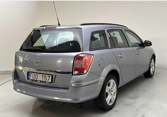 Opel Astra 2010 photo 2