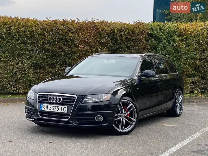 Audi A4 2011 photo 2