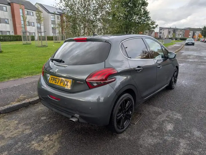 Peugeot 208 2017 photo 4