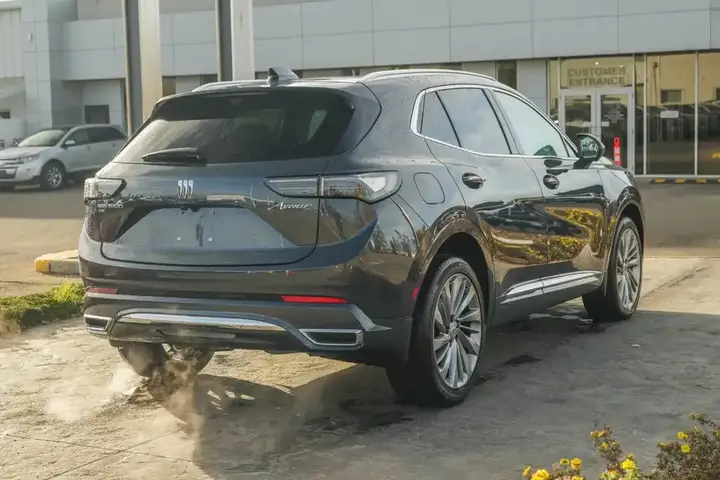 Buick Envision 2026 photo 2
