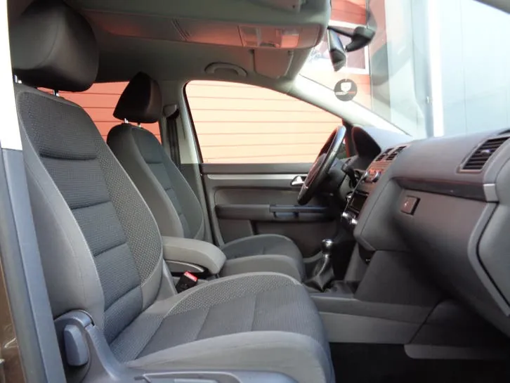 Volkswagen Touran 2011 photo 3