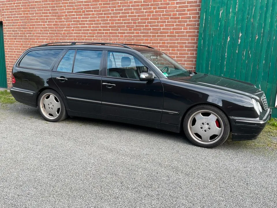 Mercedes-Benz E320