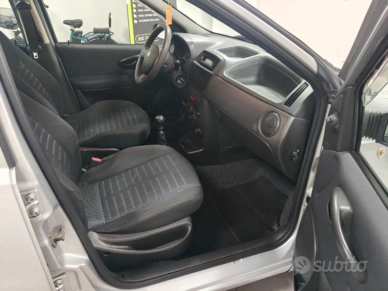 Fiat Punto 2009 photo 4