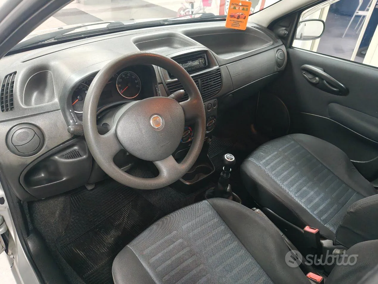 Fiat Punto 2009 photo 2