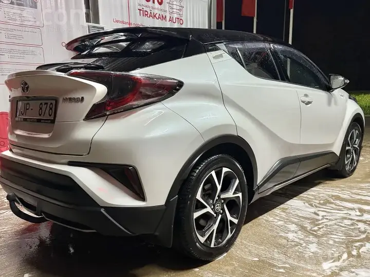 Toyota C-Hr 2017 photo 2