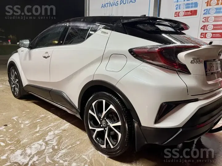 Toyota C-Hr 2017 photo 3