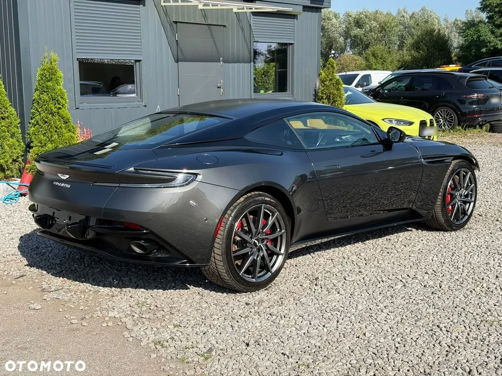 Aston Martin Db11