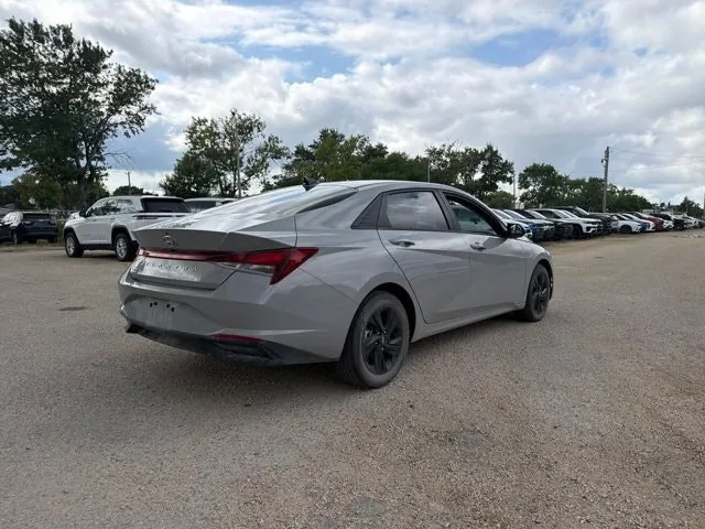 Hyundai Elantra 2023 photo 5