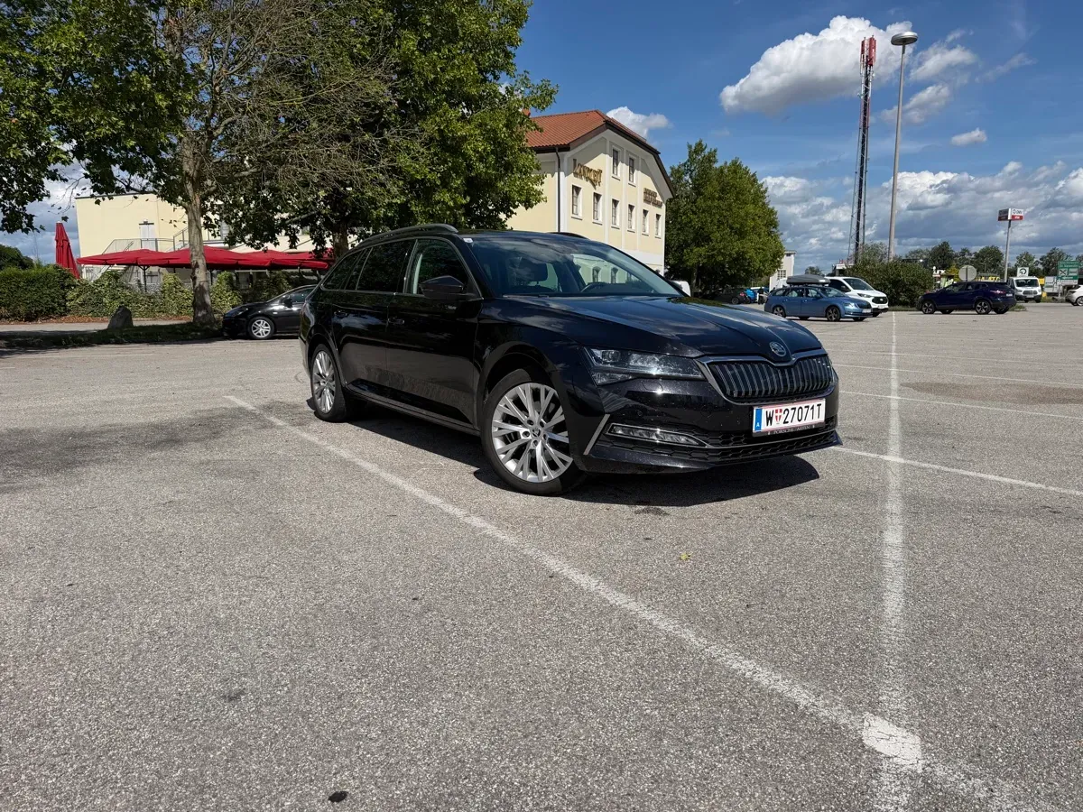 Skoda Superb 2021 photo 2