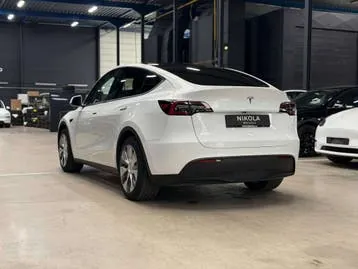 Tesla Model Y 2024 photo 2