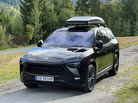 NIO Es8