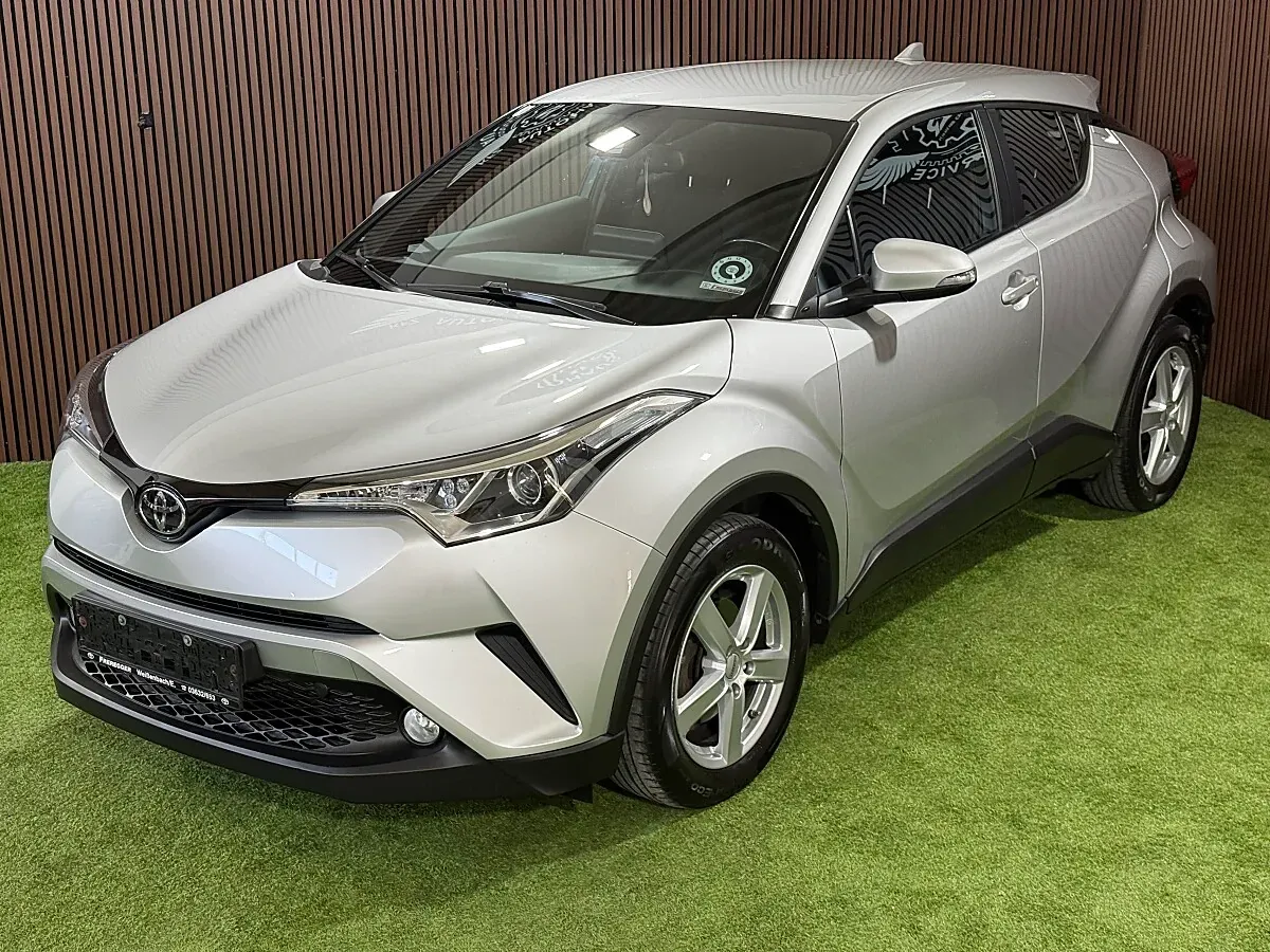 Toyota C-Hr 2017 photo 2