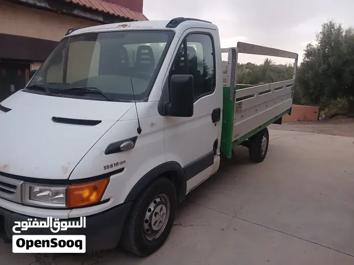 Iveco 2003 2003 photo 2
