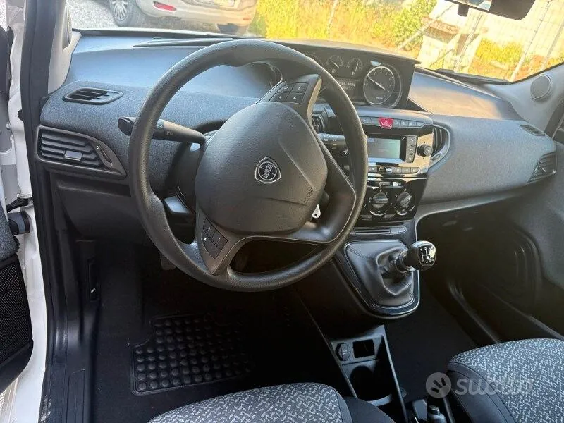 Lancia Ypsilon 2023 photo 5