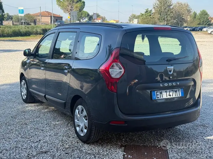 Dacia Lodgy 2012 photo 3